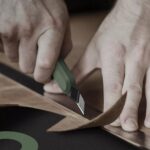 Технический нож "Home Series Green" Deli HT4009L ширина лезвия 9мм, эксклюзивный дизайн, корпус из высококачественного софттач пластика — изображение 3