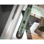 Технический нож "Home Series Green" Deli HT4018L ширина лезвия 18мм, эксклюзивный дизайн, корпус из высококачественного софттач пластика Bad Pack — изображение 4