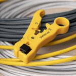 Инструмент обжимной Hyperline WRline WR-ST352 Стриппер многофункциональный для зачистки и обрезки витой пары и плоского телефонного кабеля — изображение 3